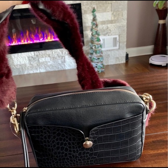 Black leather crossbody with fur strap - Picture 2 of 4
